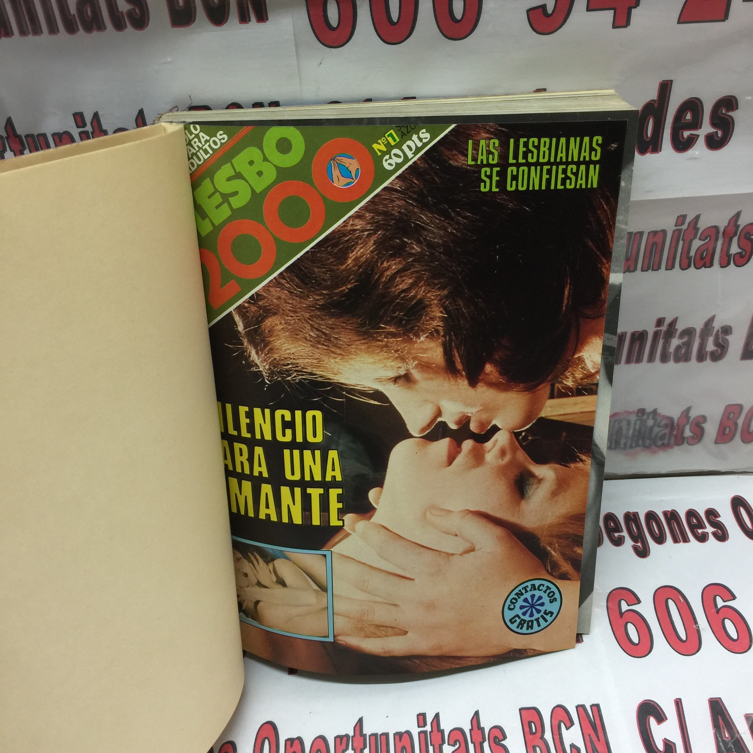 2 Tomo único y variado de 11 revistas Lesbo 2000 , emmanuelle , dossier sexual y desnudarse es un arte