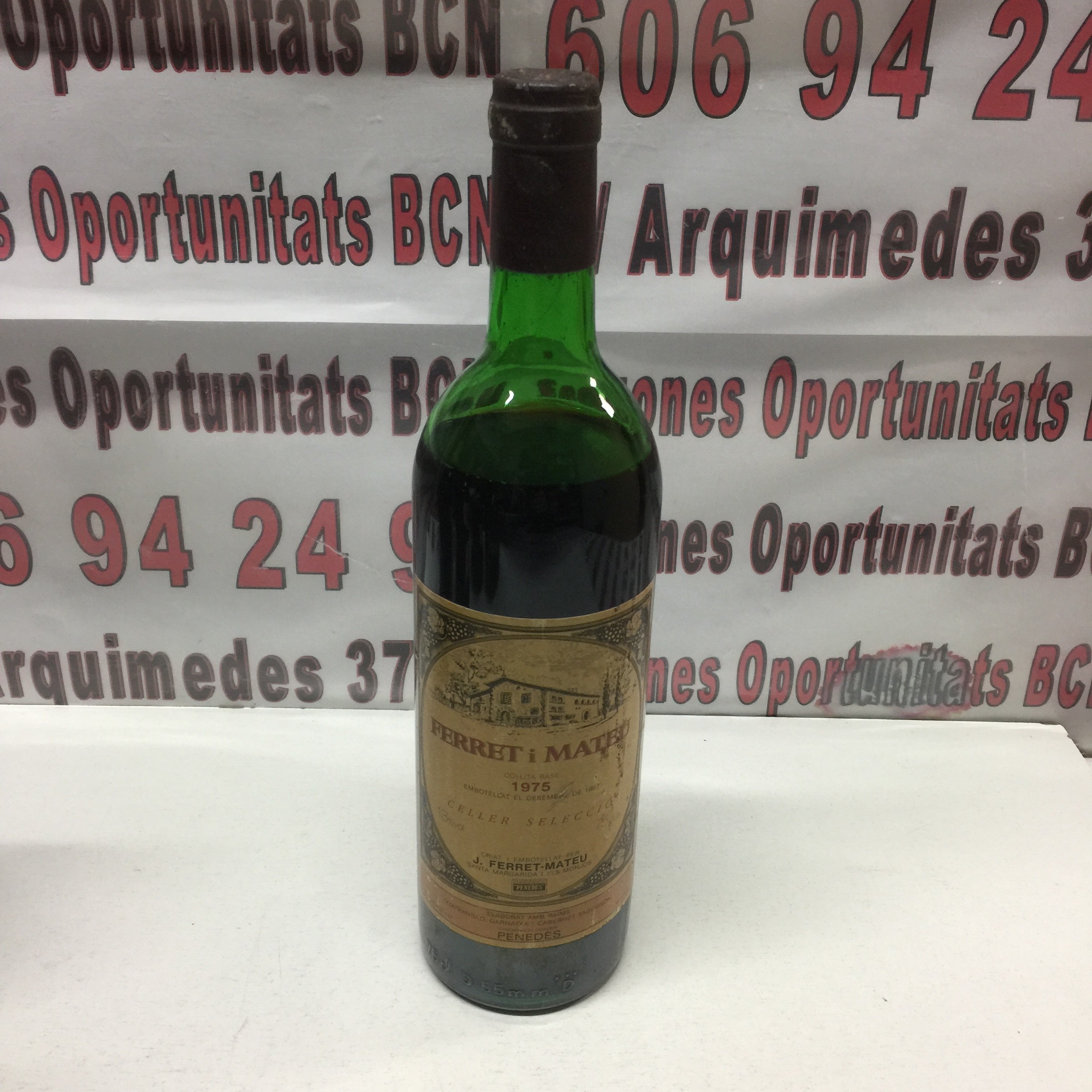 1 Ferrer i Mateu , cosecha del 1975 del penedès . 75cl