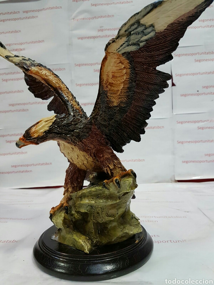 3 FIGURA - ÁGUILA CON PEANA - ARTAMIC