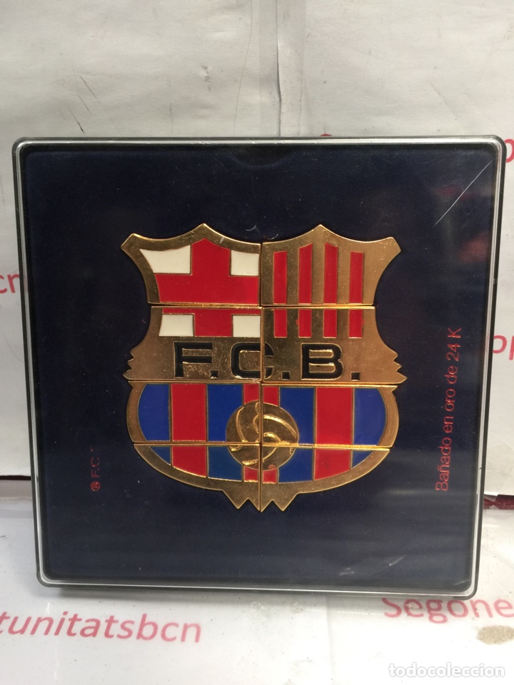 1 ESCUDO - FC BARCELONA - 8 PINS - BAÑADO EN ORO